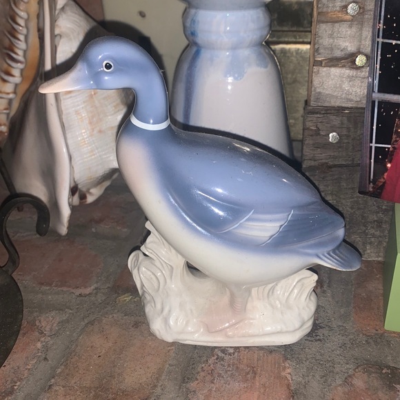 Delicate hand painted ceramic duck - Picture 1 of 5